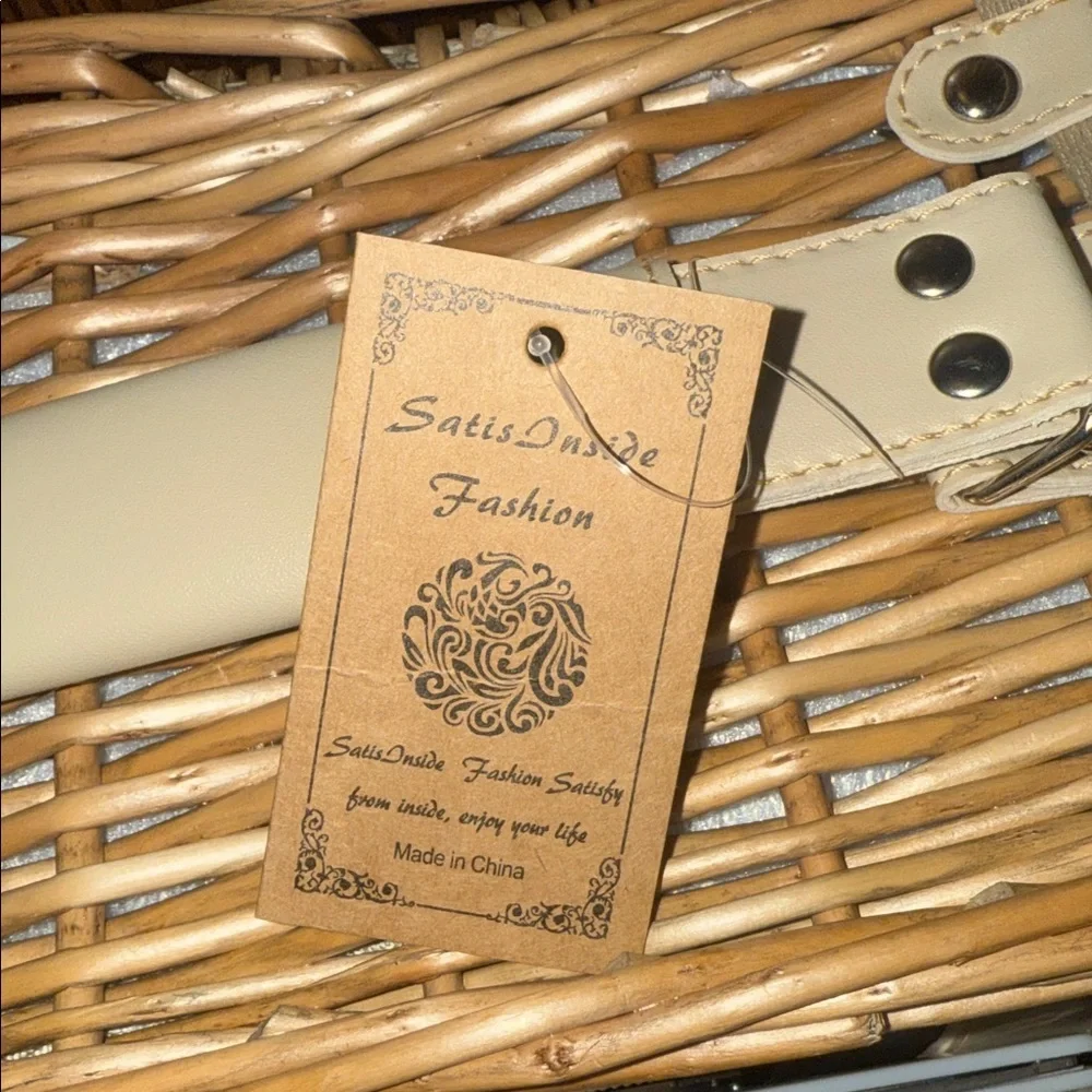 Picnic Basket Set for 4 w/‎ Insulated Liner Waterproof Blanket